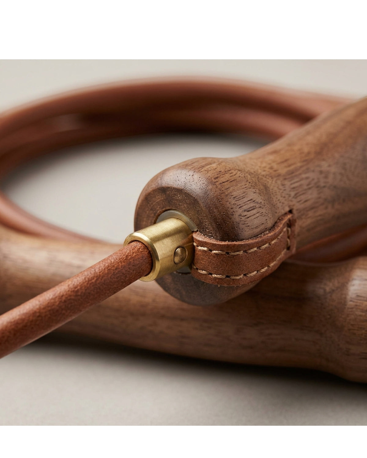 Valevt Leather Jump Rope 2.75 m with Walnut Handles Brown - Detail view
